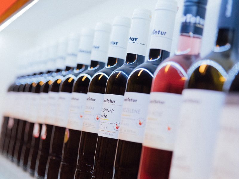 Okoštujte naše vína pohodlně pomocí samoobslužného automatu na víno. Jednoduše, rychle, bez obsluhy.